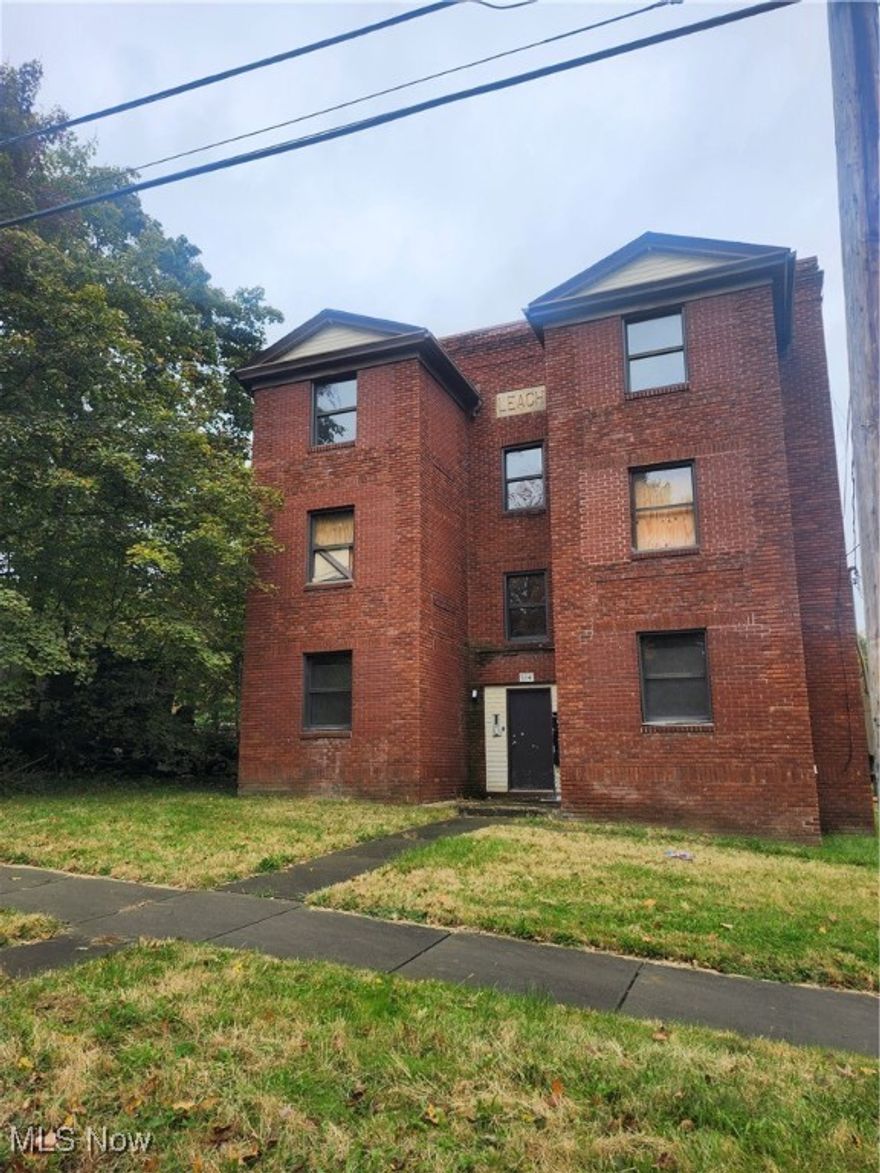 Investor special!! Priced to sell, will need work. Each unit is 3 Beds and 1 Bath.