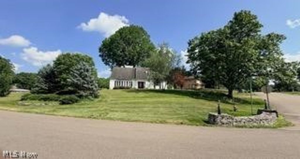 Photo of 1691 Knob Hill Drive, Coshocton, OH 43812 (MLS # 5185811)