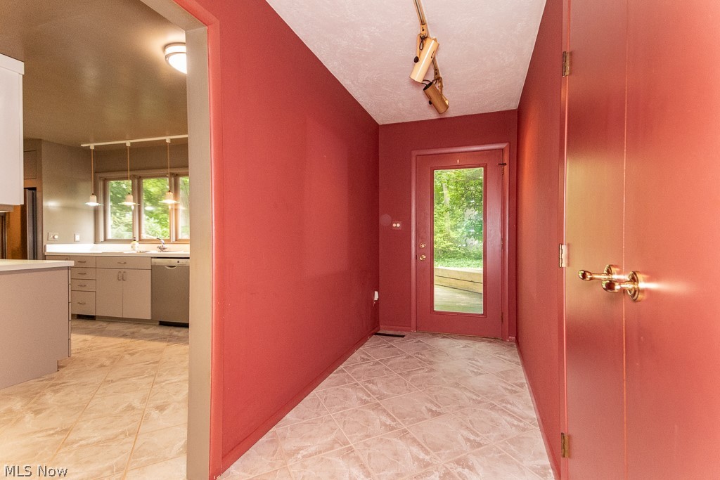 Kenwood Gardens 01 - Residential