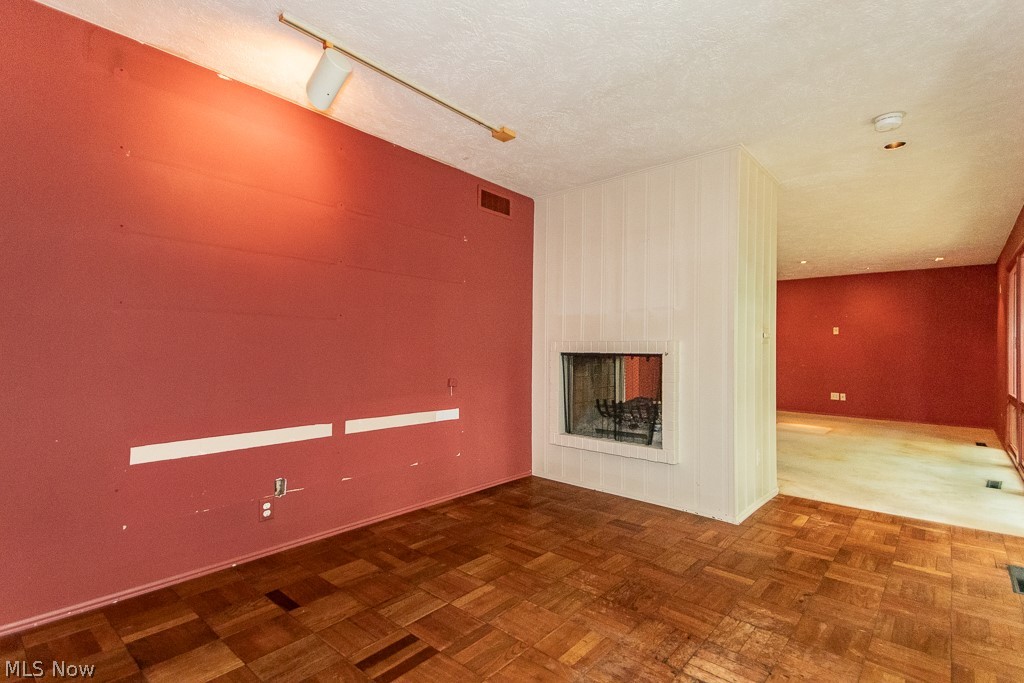 Kenwood Gardens 01 - Residential