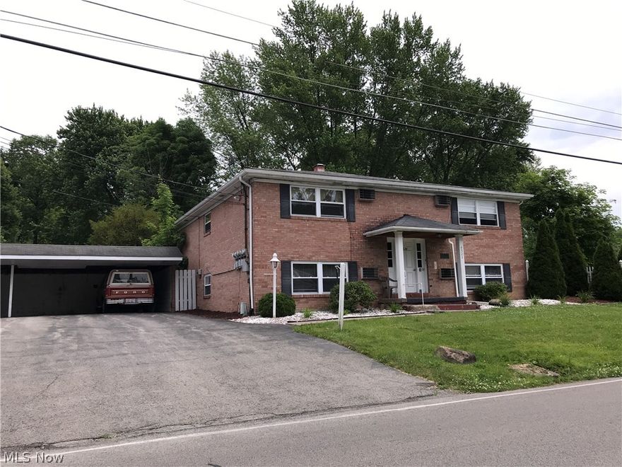 Spacious 1 bedroom apartment on ground floor.  Large bedroom with Two Large closets.  On site coin operated Laundry and Carport.