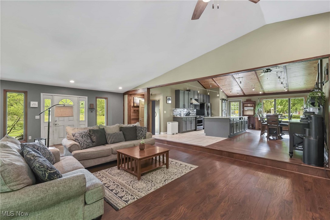 4346 Selhurst Road, North Olmsted, Ohio image 13