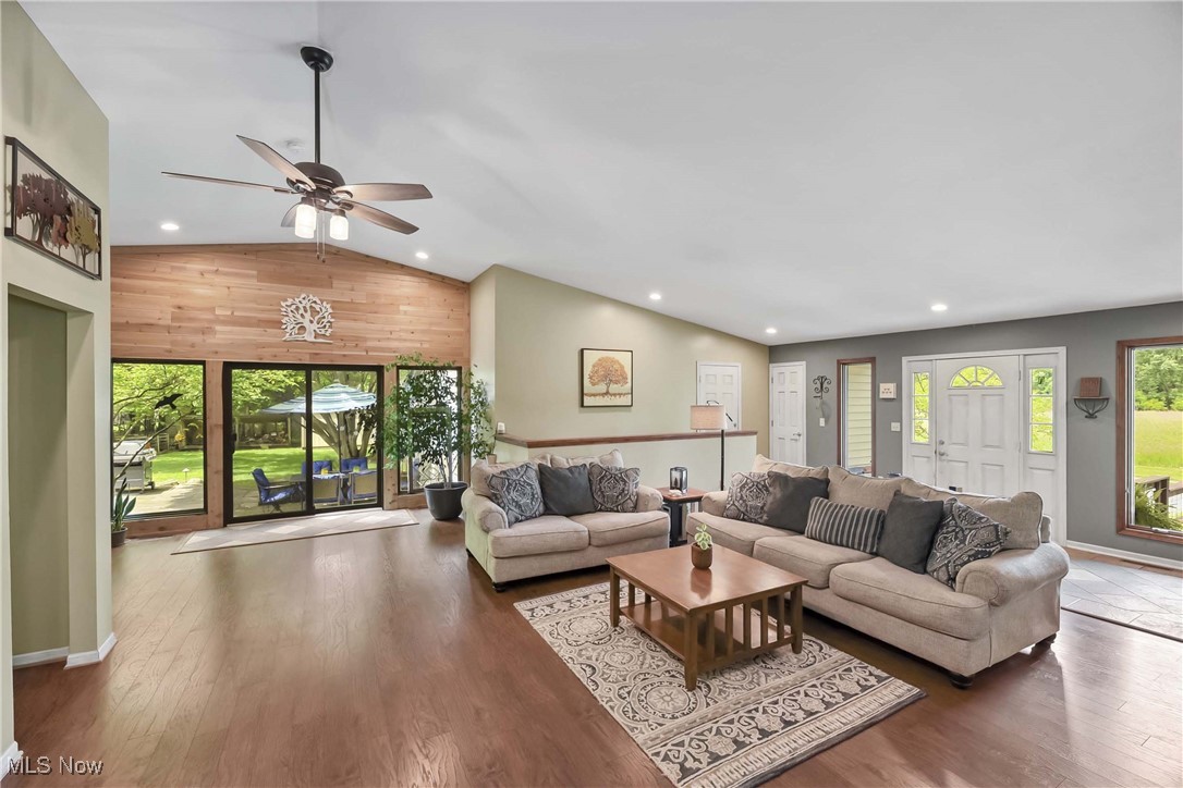 4346 Selhurst Road, North Olmsted, Ohio image 3