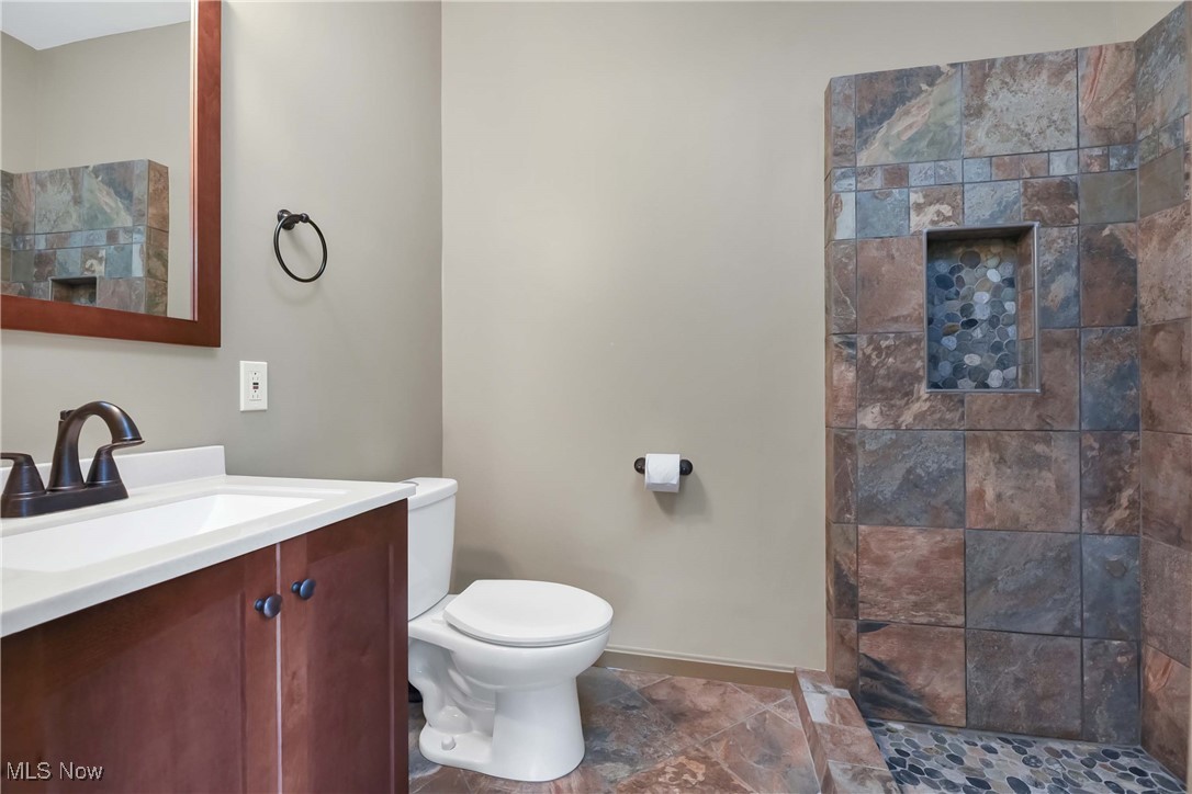 4346 Selhurst Road, North Olmsted, Ohio image 25