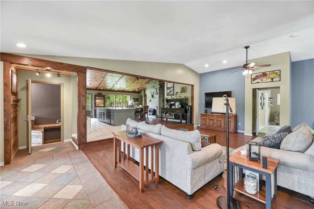 4346 Selhurst Road, North Olmsted, Ohio image 12