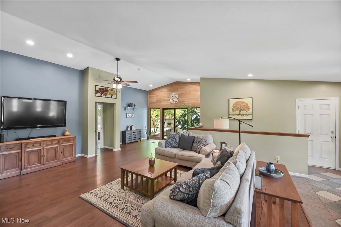 4346 Selhurst Road, North Olmsted, Ohio image 11