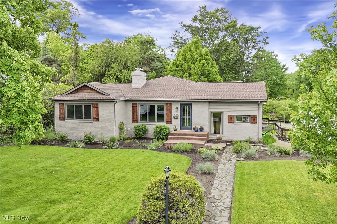 4346 Selhurst Road, North Olmsted, Ohio image 1