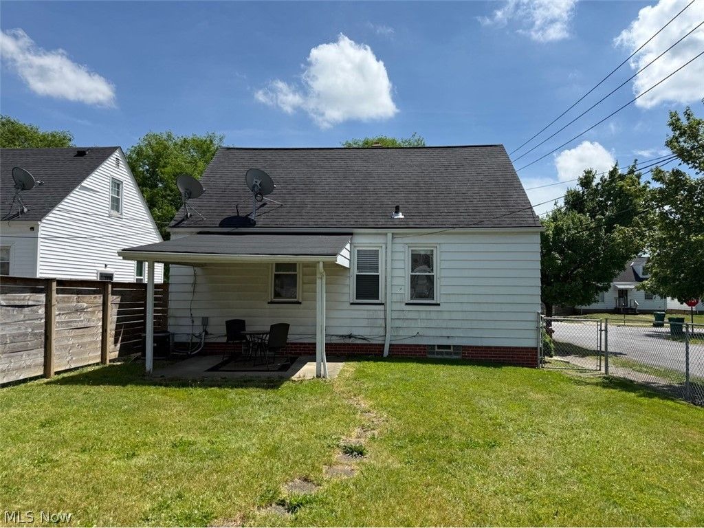 Photo of 21203 Raymond Street, Maple Heights, OH 44137 (MLS # 5218357)