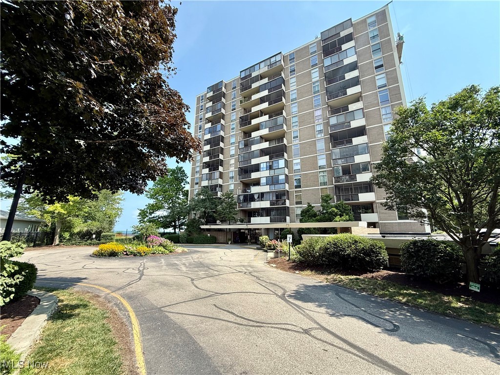 Come see this 2-bedroom, 2-bath corner condo unit with enclosed balcony. It offers a perfect blend of modern living and breathtaking views of Lake Erie. This open-concept living area has plenty of natural light. The primary suite has an en-suite bathroom with shower. The second bedroom is great for a home office or for guests. Enjoy maintenance-free living with all utilities included except electric. Your Maintenance Fee includes Internet and Cable. You will love the community's in-ground pool to cool off on hot summer days. This property is perfectly situated near an expressway, public transportation, shopping, and great dining options. Don't miss this opportunity - schedule your appointment today and enjoy the spectacular lake front living.
