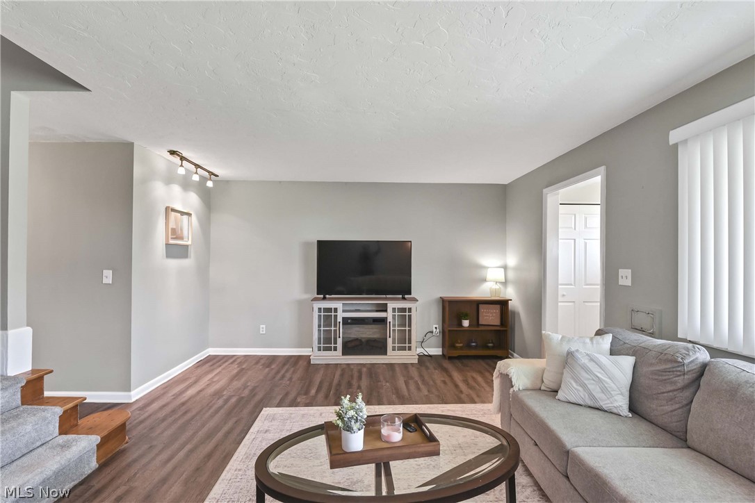 Country Club Condo - Residential