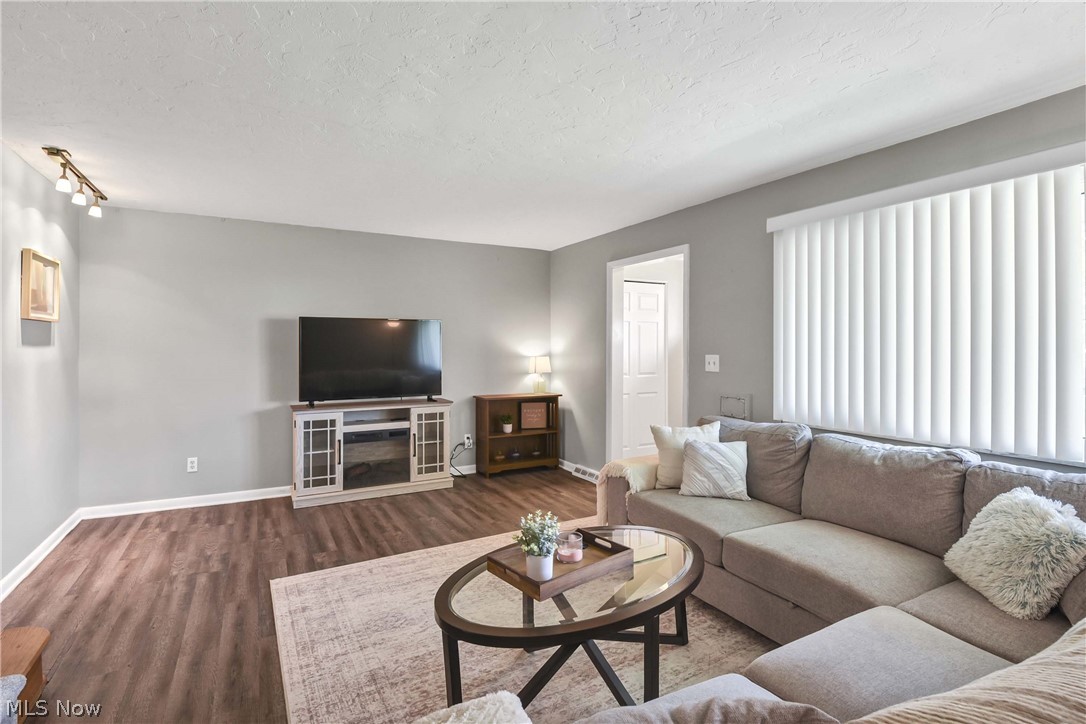 Country Club Condo - Residential