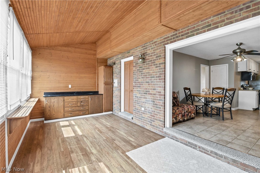 Country Club Condo - Residential