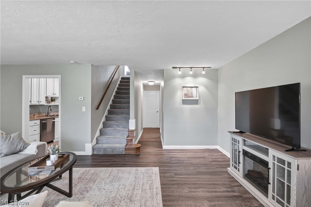 Country Club Condo - Residential