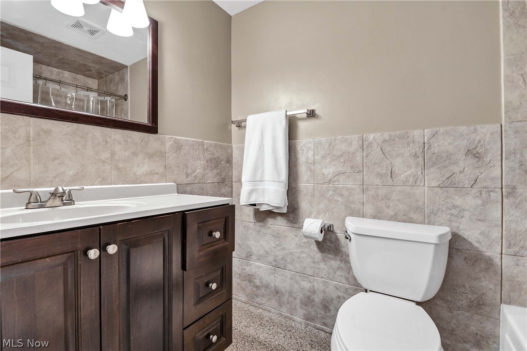Country Club Condo - Residential