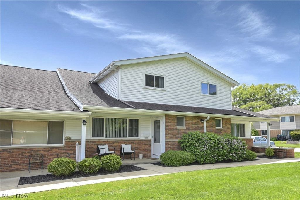 Photo of 25345 Country Club Boulevard #11, North Olmsted, OH 44070 (MLS # 5209271)