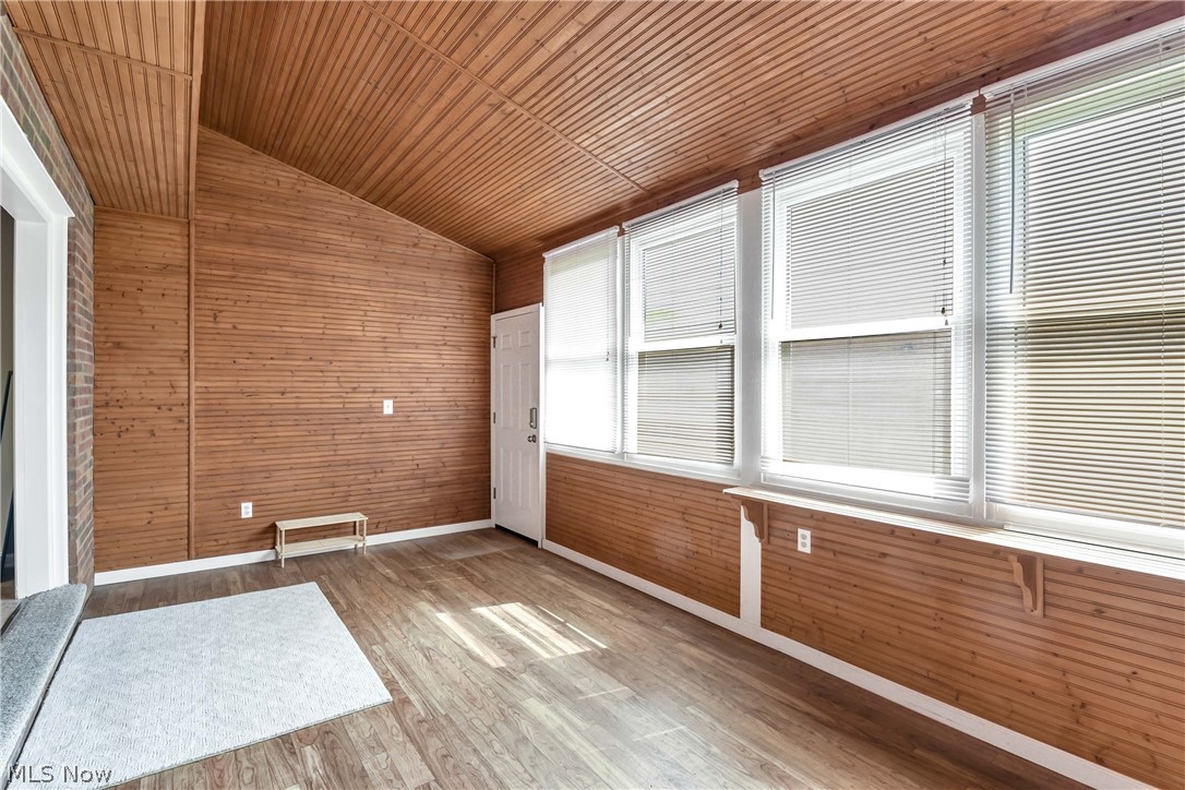 Country Club Condo - Residential