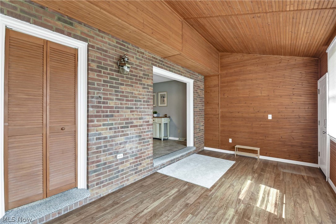 Country Club Condo - Residential