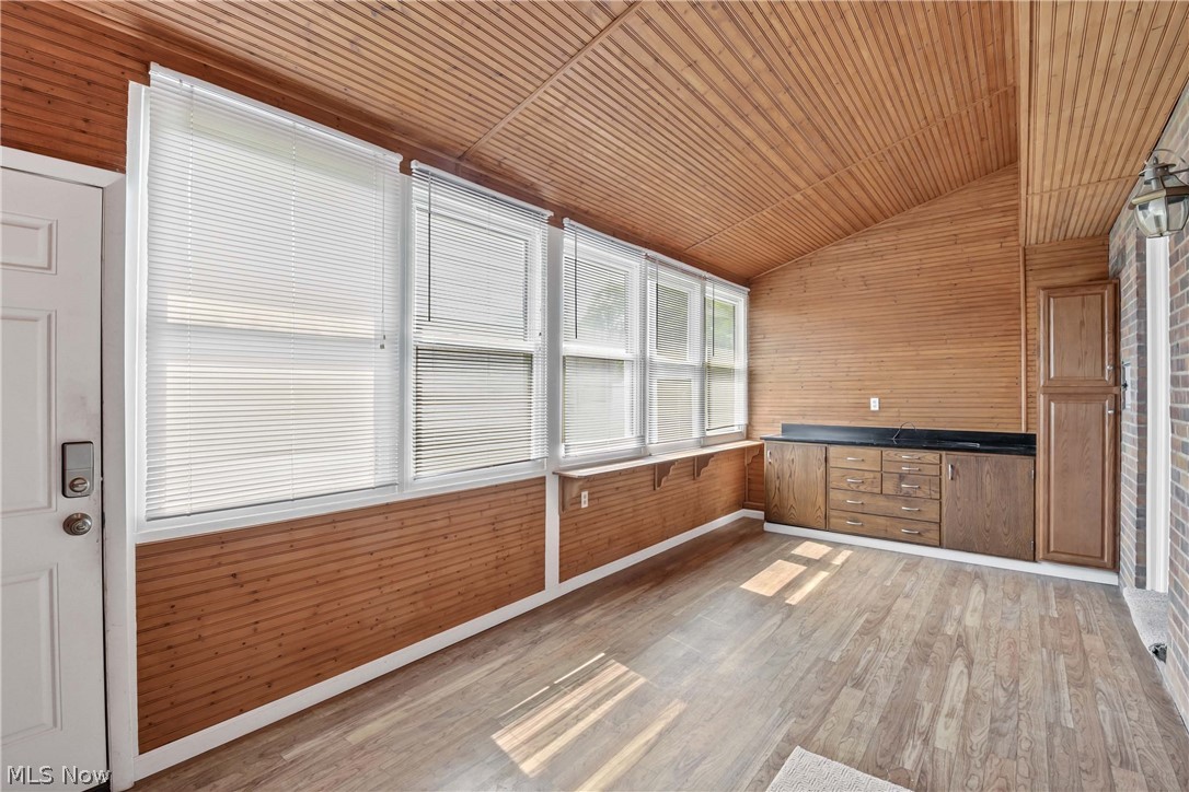 Country Club Condo - Residential