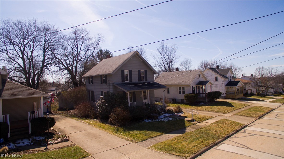 This home offers a new kitchen, new flooring, and two car garage. House is priced to sell, so don't miss your opportunity to check out this immaculate home!