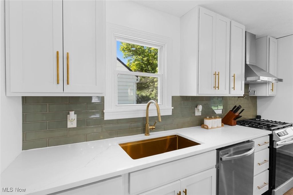 Photo of 109 Avalon Drive, Bedford Heights, OH 44146 (MLS # 5178170)