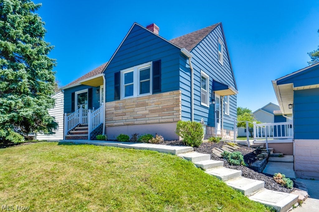 325 Evelyn Avenue