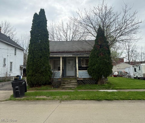 Homes For Sale - 108 Rush Street<br/> Elyria, OH 44035