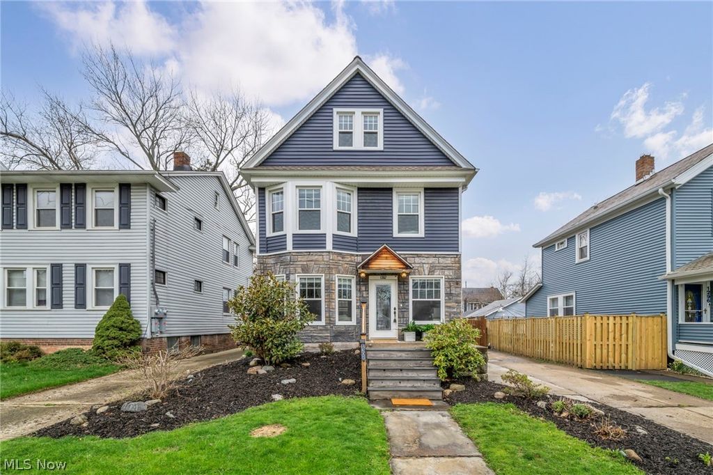 Photo of 1302 Bonnieview Avenue, Lakewood, OH 44107 (MLS # 5199803)