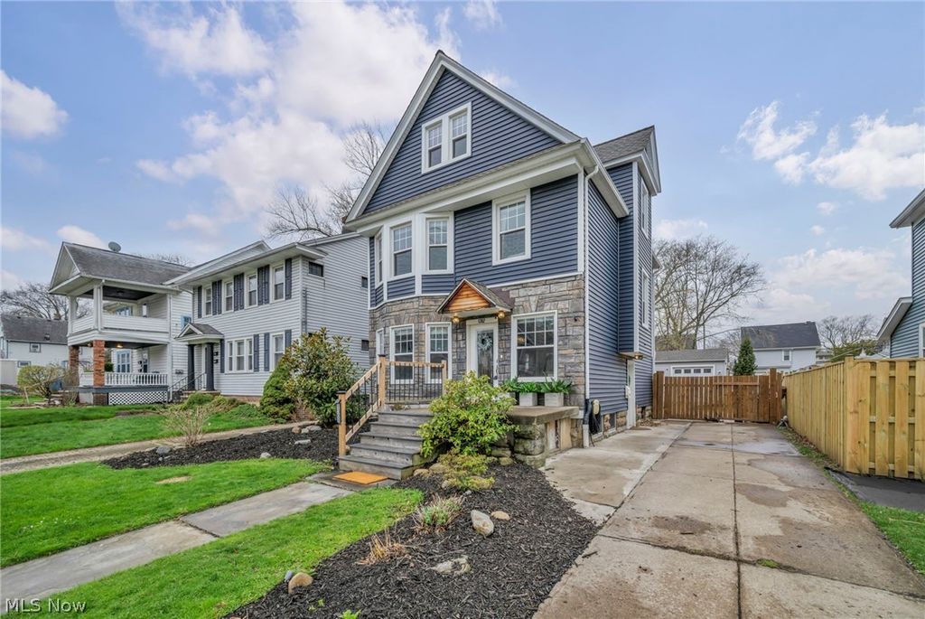 Photo of 1302 Bonnieview Avenue, Lakewood, OH 44107 (MLS # 5199803)