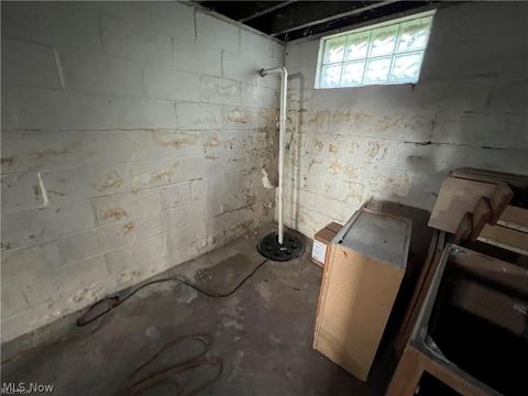 Tiny photo for 2773 Burton Street SE, Warren, OH 44484 (MLS # 5190118)