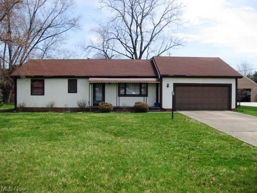 Open Floor Plan. The great room as a spacious living and dining rooms.  The kitchen opens right up to the Great Room.  This home was completed in 1993. Make it Your Dream Home with a Clean Slate.  Nice sized bedrooms.  Master bath off master bedroom and full common bath and an additional 1/2 bath off of the laundry room.  Large backyard with deck. On the Middleburg Heights and Berea border. Great investment property for Baldwin Wallace as a student rental within walking distance of the college. campus.  Owner-financing option to be considered.  Lease purchase or land contract. Credit report required.