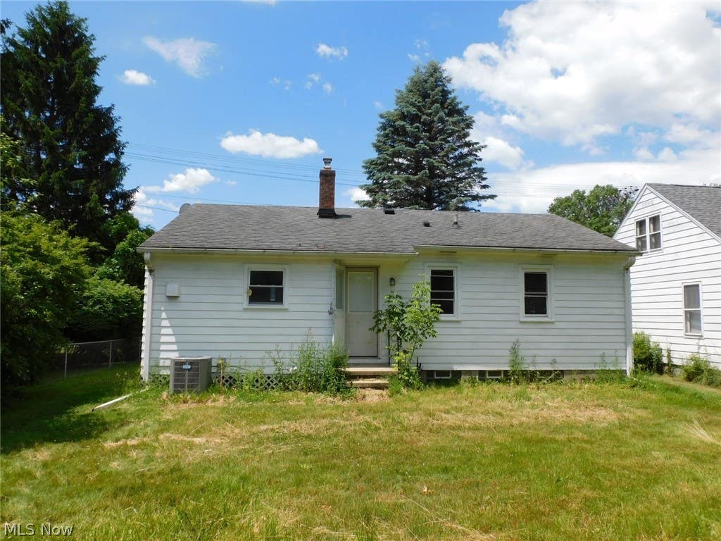 Photo of 2908 Columbus Avenue, Ashtabula, OH 44004 (MLS # 5219602)