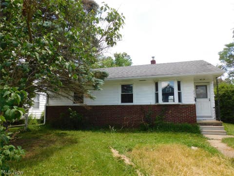 Homes For Sale - 2908 Columbus Avenue<br/> Ashtabula, OH 44004