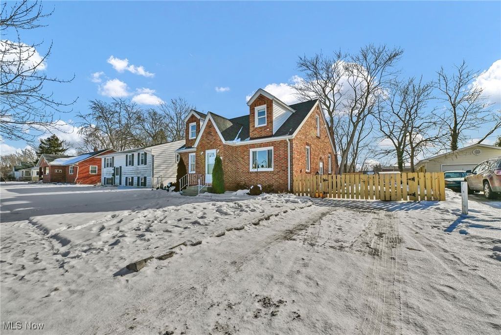 Photo of 210 Louisiana Avenue, Elyria, OH 44035 (MLS # 5182968)