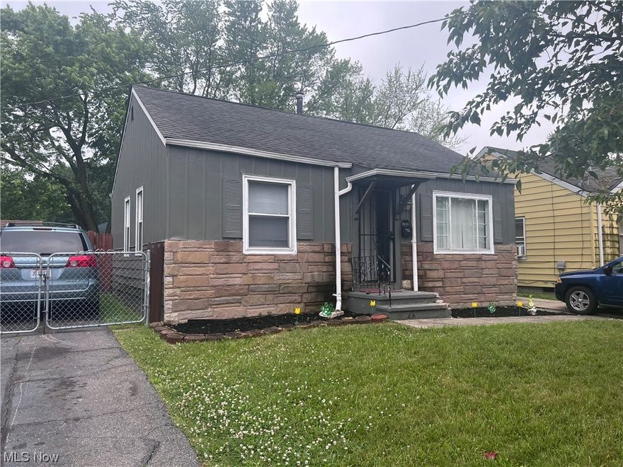 Calling all investors. 
Great 2 bedroom on house a quaint street. New Roof (2018) and Hot Water Tank (2019). Ceramic tile in the kitchen. Vinyl flooring throughout. Updated HVAC and HWT.Can be packaged with MLS#4466769 .Tenant occupied, paying $950 a month, through 5/31/2024
