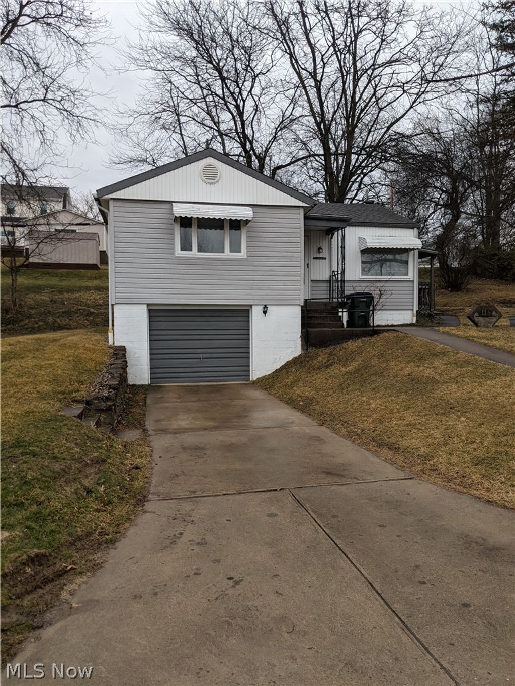 Photo of 116 Hanson Drive, St Clairsville, OH 43950 (MLS # 5190736)