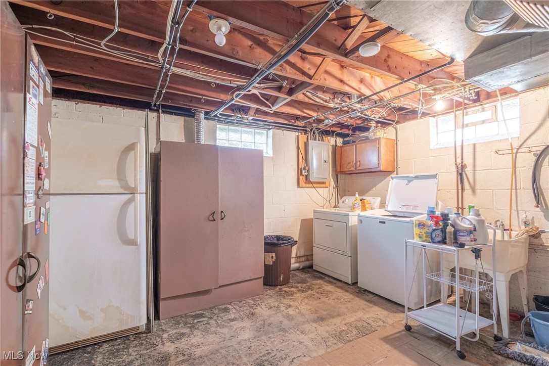 5806 Sunderland Drive, Parma, Ohio image 20