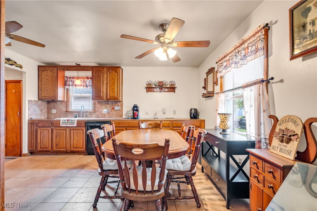 5806 Sunderland Drive, Parma, Ohio image 8