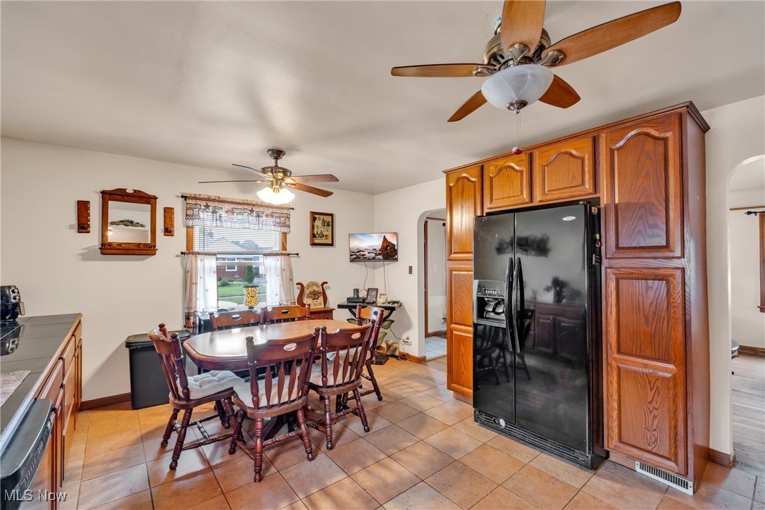 5806 Sunderland Drive, Parma, Ohio image 5