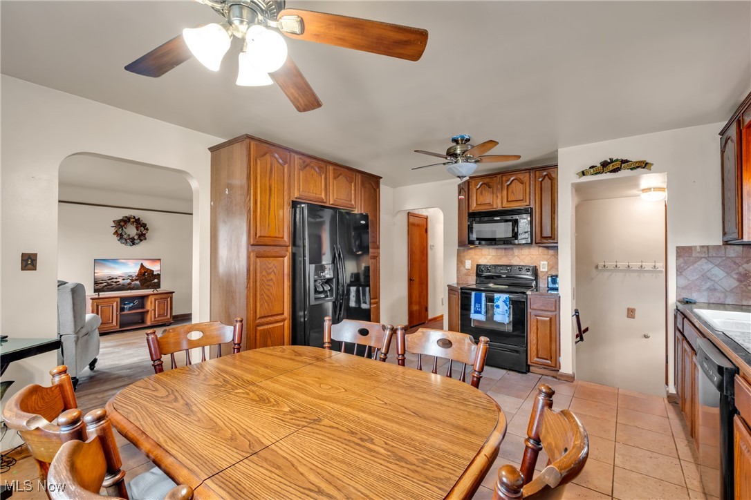 5806 Sunderland Drive, Parma, Ohio image 7