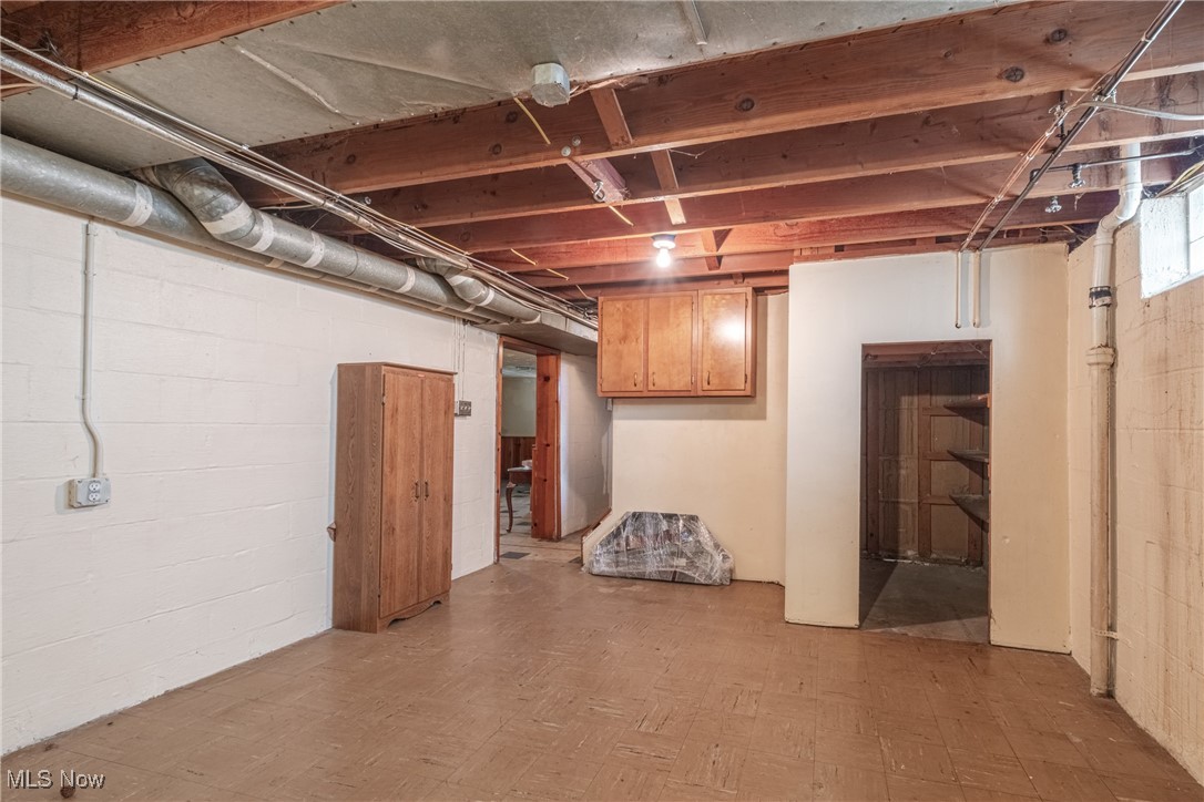 5806 Sunderland Drive, Parma, Ohio image 23