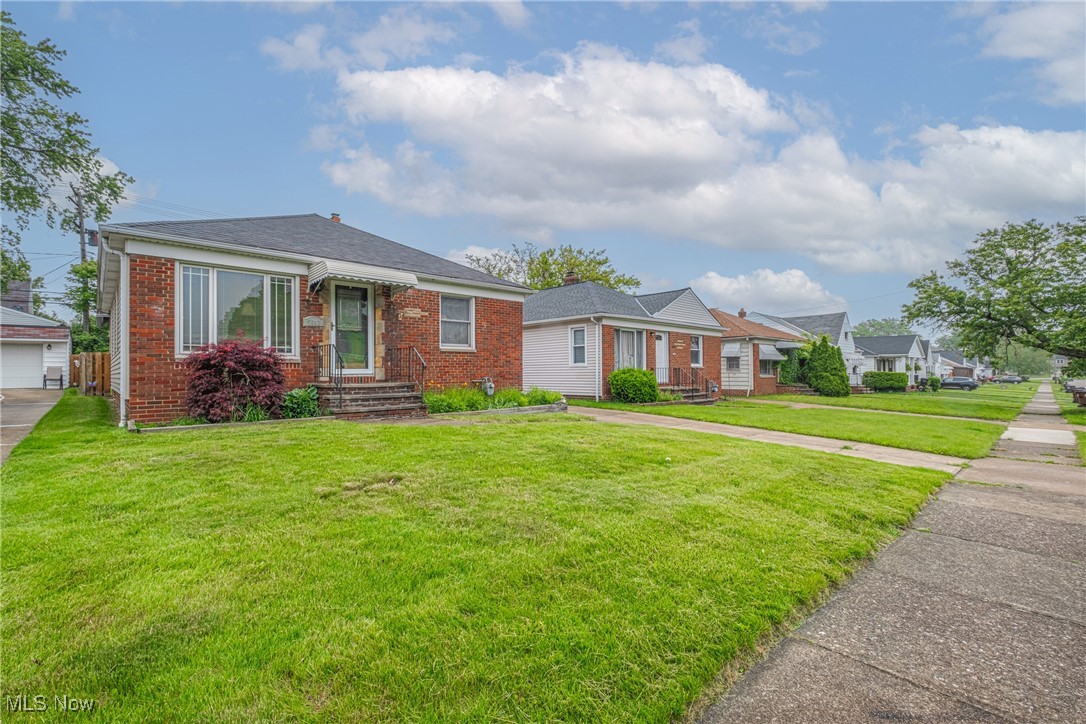 5806 Sunderland Drive, Parma, Ohio image 2