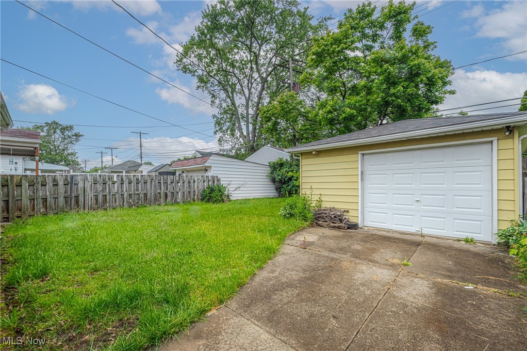 5806 Sunderland Drive, Parma, Ohio image 4