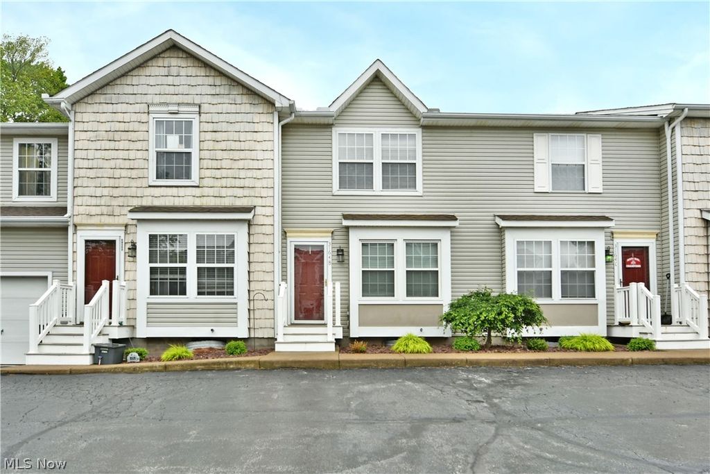 Photo of 3164 Deer Trail #B, Cortland, OH 44410 (MLS # 5212083)