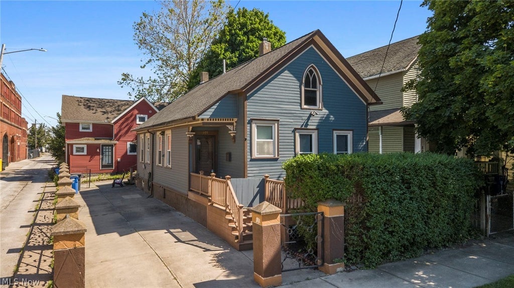 Photo of 801 College Avenue, Cleveland, OH 44113 (MLS # 5202310)
