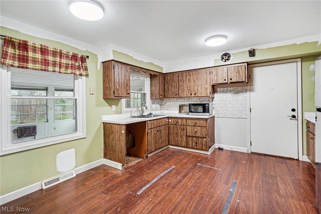 Brookdale Improv Cos Sand - Residential