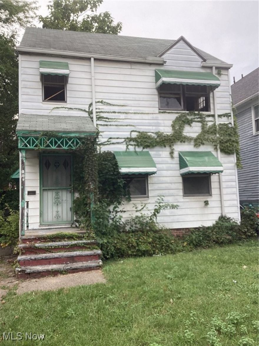 Colonial Home in Cleveland 3 Bedrooms in need of Full Rehab. Priced to Sell!