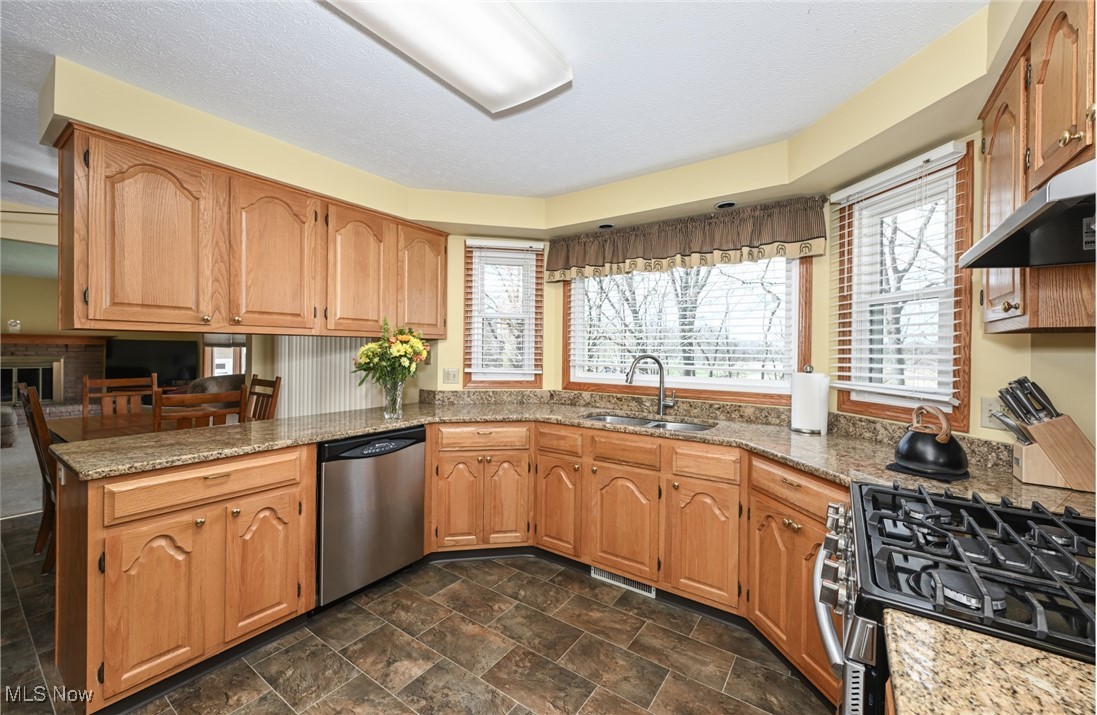 4060 Plum Wood Way, Uniontown, Ohio image 15