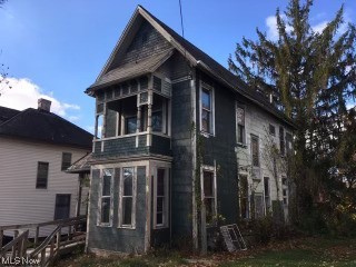 1800's 2 story Victorian w/ gorgeous stairway & woodwork. 3 BR, 1 1/2 BA. New gas furnace, large fenced backyard. Public utilities. realtor owned