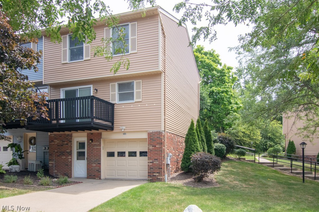Location, Location, Location! This condo is nestled in a quiet neighborhood of the Quaker Ridge Association. It offers 3 bedrooms and 3 bathrooms with many renovations. Schedule your private showing today!