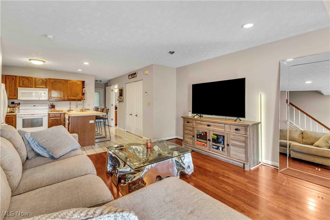125 Pineview Drive, Warren, Ohio image 2